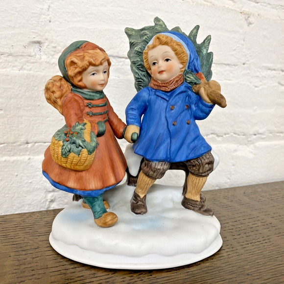 Avon Other - AVON Figurine Sharing The Christmas Spirit (1981) Christmas Memories 1st Edition